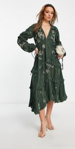 ASOS DESIGN - ruched tiered midi dress in velvet with floral embellishment detail in green ASOS DESIGN - ruched tiered midi dress in velvet with floral embellishment detail in green