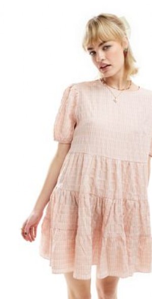 Glamorous - short sleeve pleated smock dress in seersucker pink plaid