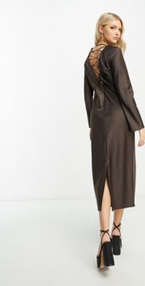 Monki - long sleeve cross back dress in brown Monki - long sleeve cross back dress in brown