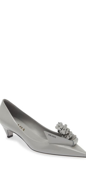 靴 Prada lace up kitten heel pointed toe PRADA Vintage Black Leather Pointed Toe Pumps With Floral