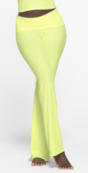 FOLDOVER PANT skims Kylie Jenner 【公式通販】