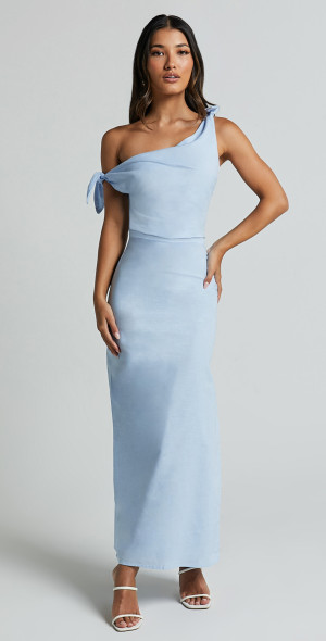 cincinnati midi dress Complete your date night wardrobe. Meet the "Cincinnati Midi Dress" #showpo Cincinnati Midi Dress