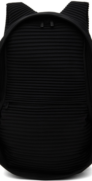 HOMME PLISSE ISSEY MIYAKE ブラックリュック Homme Plisse Issey Miyake バックパック - Black | FWRD