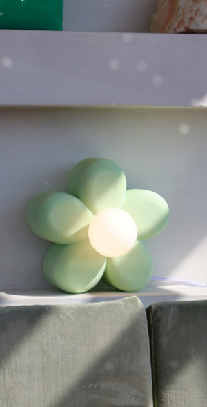 Sofiest Designs - Daisy Lamp in Green at Urban Outfitters