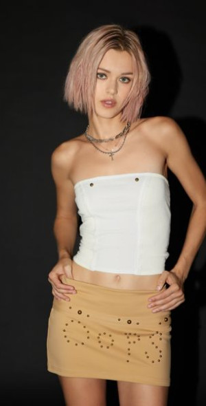 mini dress oops Oops! Khloe Kardashian's mini dress blows up in a gust of wind exposing  something nude (PHOTO)
